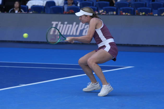 October 6, 2026, Beijing, China: Daria Snigur of Ukraine plays against Mirra Andreeva (not in view) during the Women s Singles Round 16 match on day seven of China Open at the National Tennis Center. Mirra Andreeva defeated Daria Snigur 6-2, 6-2 Beijing China - ZUMAs197 20261006_aaa_s197_248 Copyright: xPolyxFeix