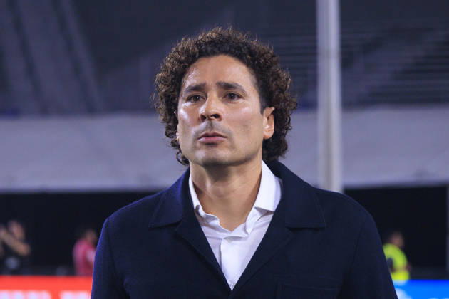 October 6, 2026, Los Angeles, California, USA: Guillermo Ochoa is honored during a ceremony prior to the International Friendly, Länderspiel, Nationalmannschaft match between Mexico and Chile at the Los Angeles Memorial Coliseum on Tuesday October 6, 2026 in Los Angeles, California. ARIANA RUIZ PI Mexico Vs. Chile  - ZUMAp124 20261006_zaa_p124_053 Copyright: xArianaxRuizx
