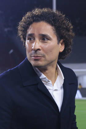 October 6, 2026, Los Angeles, California, USA: Guillermo Ochoa is honored during a ceremony prior to the International Friendly, Länderspiel, Nationalmannschaft match between Mexico and Chile at the Los Angeles Memorial Coliseum on Tuesday October 6, 2026 in Los Angeles, California. ARIANA RUIZ PI Mexico Vs. Chile  - ZUMAp124 20261006_zaa_p124_056 Copyright: xArianaxRuizx