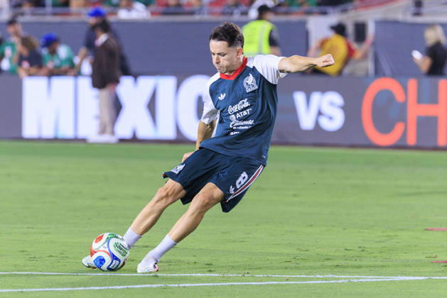 October 6, 2026, Los Angeles, California, USA: Alvaro Fidalgo 8 of Mexico during warm ups prior to their International Friendly, Länderspiel, Nationalmannschaft match against Chile at the Los Angeles Memorial Coliseum on Tuesday October 6, 2026 in Los Angeles, California. ARIANA RUIZ PI Mexico Vs. Chile  - ZUMAp124 20261006_zaa_p124_066 Copyright: xArianaxRuizx