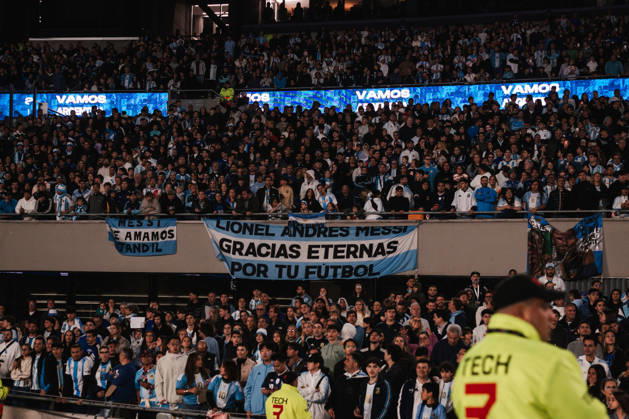 Argentina v Benin: International Friendly, Länderspiel, Nationalmannschaft BUENOS AIRES, ARGENTINA - OCTOBER 6: A banner displaying a message that reads Lionel Andres Messi, Gracias Eternas por tu Futbol during the International friendly match between Argentina and Benin at Monumental Stadium on October 6, 2026 in Buenos Aires, Argentina. (Photo by Guilherme Veiga PxImages) Buenos Aires Monumental Stadium BA Argentina Copyright: xGuilhermexVeigax