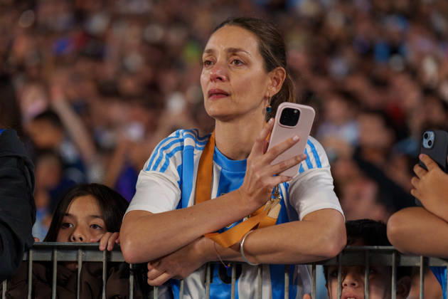 Benin v Argentina BUENOS AIRES, ARGENTINA - OCTOBER 6: An Argentina fan cries during a game between Benin and Argentina at Estadio Monumental on October 6, 2026 in Buenos Aires, Argentina Buenos Aires Estadio Monumental Argentina Copyright: xAndrewxJ.xClark ISIxPhotosx 9950