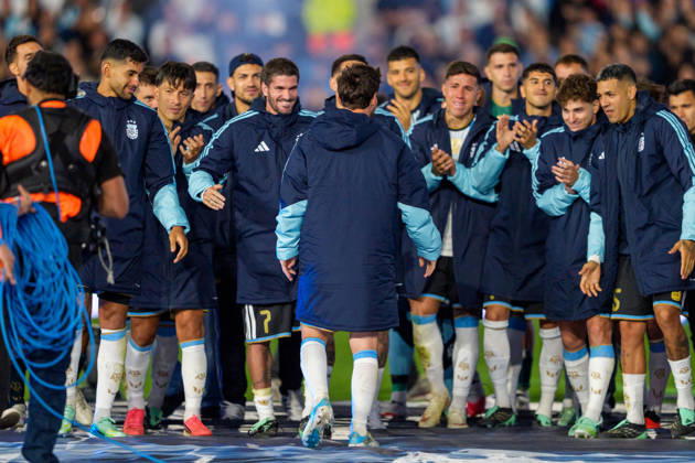 Benin v Argentina BUENOS AIRES, ARGENTINA - OCTOBER 6: Lionel Messi 10 of Argentina looks and walks towards the Argentina team after a game between Benin and Argentina at Estadio Monumental on October 6, 2026 in Buenos Aires, Argentina Buenos Aires Estadio Monumental Argentina Copyright: xAndrewxJ.xClark ISIxPhotosx 9950