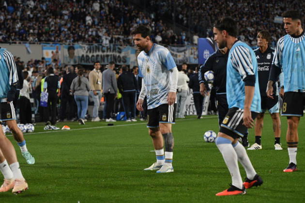 Messi Plays His Final Match with the Argentine National Team in Buenos Aires Soccer player Lionel Messi during warm-ups before the match between the national teams of Argentina and Benin on October 6, 2026, in Buenos Aires, Argentina. The match will be the last time Leo Messi wears the Albiceleste jersey after announcing his retirement from international soccer. OCTOBER 6, 2026 MESSI LAST MATCH ARGENTINA RETIREMENT ARGENTINE SOCCER STAR SOCCERBEST PLAYER Sebastián Buenos Aires, Argentina Buenos Aires, Argentina Spain Copyright: xSebastianxHipperdingerx 7825450