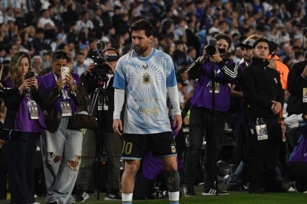 Messi Plays His Final Match with the Argentine National Team in Buenos Aires Soccer player Lionel Messi during warm-ups before the match between the national teams of Argentina and Benin on October 6, 2026, in Buenos Aires, Argentina. The match will be the last time Leo Messi wears the Albiceleste jersey after announcing his retirement from international soccer. OCTOBER 6, 2026 MESSI LAST MATCH ARGENTINA RETIREMENT ARGENTINE SOCCER STAR SOCCERBEST PLAYER Sebastián Buenos Aires, Argentina Buenos Aires, Argentina Spain Copyright: xSebastianxHipperdingerx 7825451