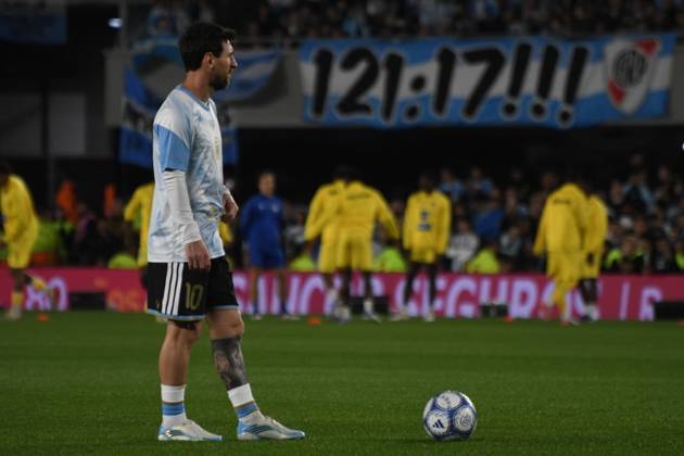 Messi Plays His Final Match with the Argentine National Team in Buenos Aires Soccer player Lionel Messi during warm-ups before the match between the national teams of Argentina and Benin on October 6, 2026, in Buenos Aires, Argentina. The match will be the last time Leo Messi wears the Albiceleste jersey after announcing his retirement from international soccer. OCTOBER 6, 2026 MESSI LAST MATCH ARGENTINA RETIREMENT ARGENTINE SOCCER STAR SOCCERBEST PLAYER Sebastián Buenos Aires, Argentina Buenos Aires, Argentina Spain Copyright: xSebastianxHipperdingerx 7825455