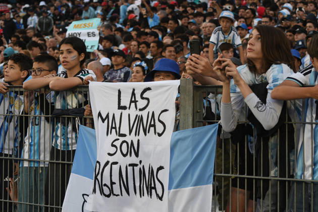Messi plays his final game with the Argentine national team in Buenos Aires. Fans during the match between the national teams of Argentina and Benin on October 6, 2026, in Buenos Aires, Argentina. The match will be the last time Leo Messi wears the Albiceleste jersey after announcing his retirement from international soccer. OCTOBER 7, 2026, Sebastián, Buenos Aires, Argentina. Buenos Aires, Argentina. Spain Copyright: xSebastianxHipperdingerx 7825492