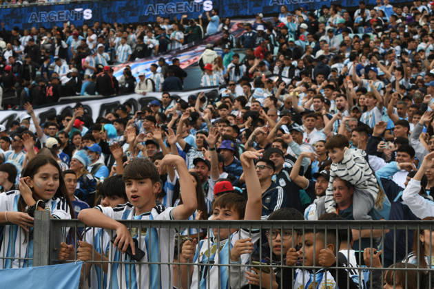 Messi plays his final game with the Argentine national team in Buenos Aires. Fans during the match between the national teams of Argentina and Benin on October 6, 2026, in Buenos Aires, Argentina. The match will be the last time Leo Messi wears the Albiceleste jersey after announcing his retirement from international soccer. OCTOBER 7, 2026, Sebastián, Buenos Aires, Argentina. Buenos Aires, Argentina. Spain Copyright: xSebastianxHipperdingerx 7825496