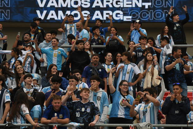Messi plays his final game with the Argentine national team in Buenos Aires. Fans during the match between the national teams of Argentina and Benin on October 6, 2026, in Buenos Aires, Argentina. The match will be the last time Leo Messi wears the Albiceleste jersey after announcing his retirement from international soccer. OCTOBER 7, 2026, Sebastián, Buenos Aires, Argentina. Buenos Aires, Argentina. Spain Copyright: xSebastianxHipperdingerx 7825499
