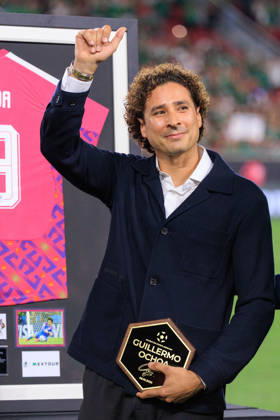 October 6, 2026, Los Angeles, California, USA: Mexico goalkeeper Guillermo Ochoa is honored during the â€oeThank You, Memo†retirement ceremony prior to the International Friendly, Länderspiel, Nationalmannschaft match between Mexico and Chile at the Los Angeles Memorial Coliseum on Tuesday, October 6, 2026, in Los Angeles, California. JAVIER ROJAS PI Los Angeles USA - ZUMAp124 20261006_zaa_p124_084 Copyright: xJavierxRojasx