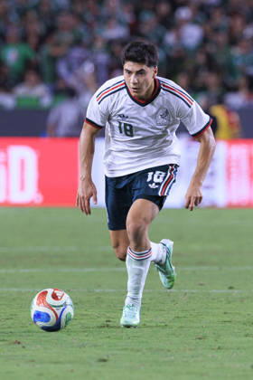 October 6, 2026, Los Angeles, California, USA: Obed Vargas 18 of Mexico during an International Friendly, Länderspiel, Nationalmannschaft match against Chile at the Los Angeles Memorial Coliseum on Tuesday October 6, 2026 in Los Angeles, California. Mexico loses to Chile, 0-2. ARIANA RUIZ PI Los Angeles USA - ZUMAp124 20261006_zaa_p124_097 Copyright: xArianaxRuizx