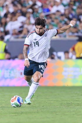 October 6, 2026, Los Angeles, California, USA: Denzell Garcia 19 of Mexico during an International Friendly, Länderspiel, Nationalmannschaft match against Chile at the Los Angeles Memorial Coliseum on Tuesday October 6, 2026 in Los Angeles, California. Mexico loses to Chile, 0-2. ARIANA RUIZ PI Los Angeles USA - ZUMAp124 20261006_zaa_p124_104 Copyright: xArianaxRuizx