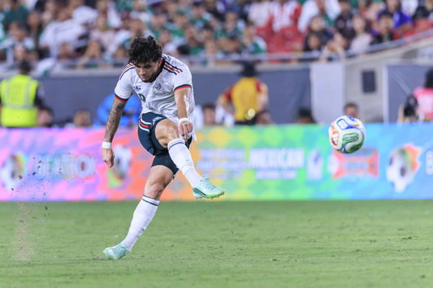 October 6, 2026, Los Angeles, California, USA: Denzell Garcia 19 of Mexico makes a shot on goal during an International Friendly, Länderspiel, Nationalmannschaft match against Chile at the Los Angeles Memorial Coliseum on Tuesday October 6, 2026 in Los Angeles, California. Mexico loses to Chile, 0-2. ARIANA RUIZ PI Mexico Vs. Chile  - ZUMAp124 20261006_zaa_p124_100 Copyright: xArianaxRuizx