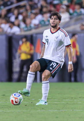 October 6, 2026, Los Angeles, California, USA: Denzell Garcia 19 of Mexico during an International Friendly, Länderspiel, Nationalmannschaft match against Chile at the Los Angeles Memorial Coliseum on Tuesday October 6, 2026 in Los Angeles, California. Mexico loses to Chile, 0-2. ARIANA RUIZ PI Mexico Vs. Chile  - ZUMAp124 20261006_zaa_p124_103 Copyright: xArianaxRuizx