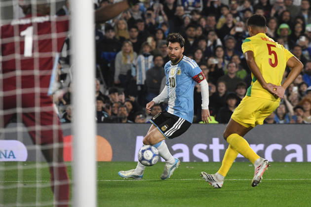 Argentina v Benin - International Friendly, Länderspiel, Nationalmannschaft Lionel Messi of Argentina plays during the match between Argentina and Benin at Estadio Monumental in Buenos Aires, Argentina, on October 6, 2026. Buenos Aires Buenos Aires Argentina  Copyright: xFedericoxPerettix originalFilename:peretti-argentin261006_npeh1