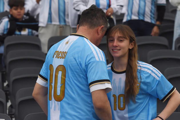 Argentina v Benin - International Friendly, Länderspiel, Nationalmannschaft Fans of Argentina wearing shirts with the name Messi attend the match between Argentina and Benin at Estadio Monumental in Buenos Aires, Argentina, on October 6, 2026. Buenos Aires Buenos Aires Argentina  Copyright: xFedericoxPerettix originalFilename:peretti-argentin261006_npEuj