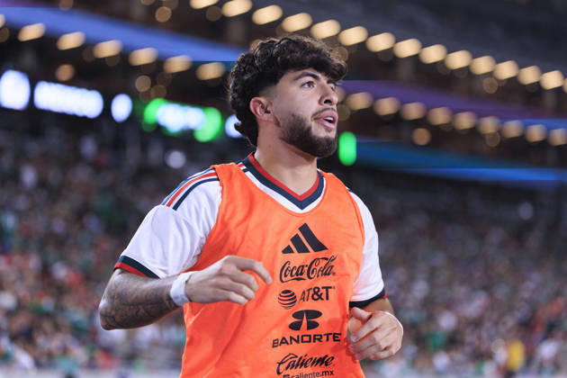 October 6, 2026, Los Angeles, California, USA: Denzell Garcia 19 of Mexico during an International Friendly, Länderspiel, Nationalmannschaft match against Chile at the Los Angeles Memorial Coliseum on Tuesday October 6, 2026 in Los Angeles, California. Mexico loses to Chile, 0-2. ARIANA RUIZ PI Los Angeles USA - ZUMAp124 20261006_zaa_p124_113 Copyright: xArianaxRuizx