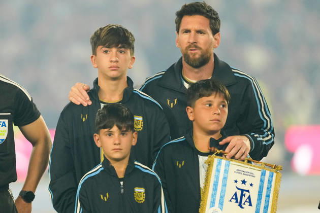BUENOS AIRES, ARGENTINA 6 OCTOBER: Lionel Messi, an Argentina player, hugs his sons Thiago, Mateo and Ciro whilst the Argentine national anthem is being sung, during a friendly match between Argentina and Benin at the Estadio Monumental Antonio V. Liberti on 6 October 2026 in Buenos Aires, Argentina.  Copyright: xMBxMediax