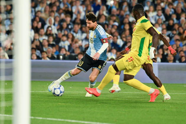 BUENOS AIRES, ARGENTINA 6 OCTOBER: Argentine footballer Lionel Messi beats the Benin defenders with a dribble during a friendly match between Argentina and Benin at the Estadio Monumental Antonio V. Liberti on 6 October 2026 in Buenos Aires, Argentina.  Copyright: xMBxMediax