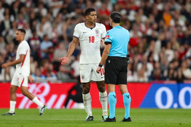 LONDON, ENGLAND - OCTOBER 6: Jude Bellingham of England complains to match referee Serdar Gozubuyuk after receiving a foul during the UEFA Nations League 2026 27 group phase match between England and Czechia at Wembley Stadium on October 6, 2026 in London, England. Copyright: xMBxMediax