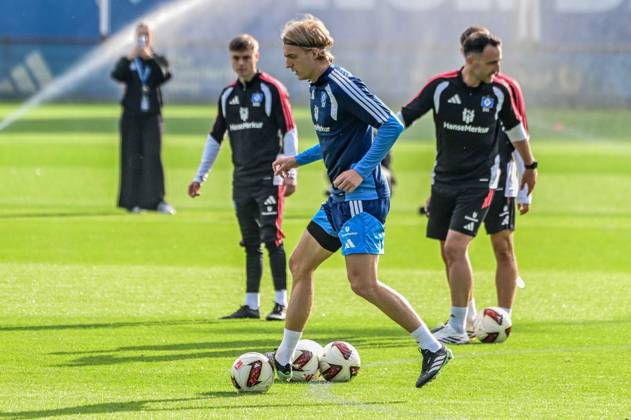 Sebastiaan Bornauw: HSV in Action—Germany, Hamburg, Volksparkstadion, Soccer, Bundesliga 1, Hamburger SV Training