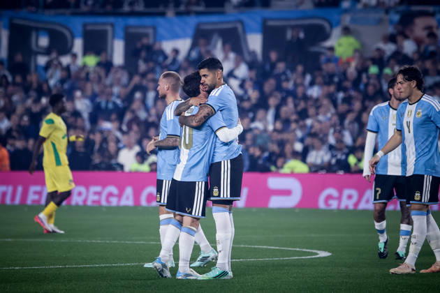 The last match of Messi in Buenos Aires, Argentina - 06 Oct 2026 Lionel Messi (L) and Cristian Romero (R) of Argentina seen during the match between Argentina and Benin International Friendly, Länderspiel, Nationalmannschaft match, The last match of Messi with Argentina national team, Nationalteam Final score: Argentina 3 - 0 Benin Buenos Aires Argentina Copyright: xRobertoxTuerox xSOPAxImagesx Roberto--Tuero-1456612