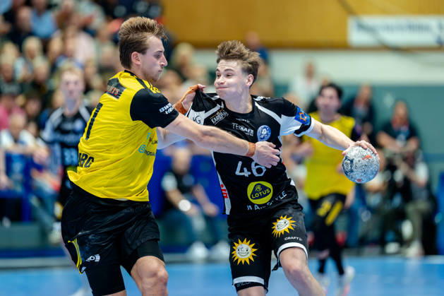 Solingen, October 6, 2026, Handball, Men s, EHF, European League, Group Stage, Matchday 2, 2026–2027, Bergischer HC vs. IK Sävehof, Julian Fuchs (Bergischer HC), No. 46, in a duel with David Sandberg (IK Sävehof), No. 21, Solingen Klingenhalle, North Rhine-Westphalia, Germany
