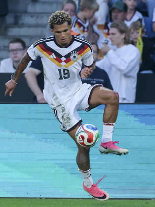 Paris Brunner of Germany controls the ball during the UEFA Under-21 EURO qualifier between Germany U21 and Georgia U21 at Almstadion on October 6, 2026, in Bielefeld, Germany. Photo by Marco Steinbrenner, DeFodi Images