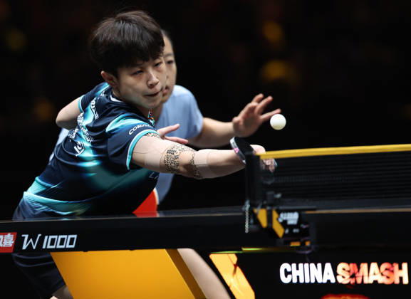 (261007) -- BEIJING, Oct. 7, 2026 -- Shin Yubin Joo Cheonhui (L) of South Korea compete during the women s doubles round of 16 match between Wang Yidi Jiang Yiyi of China and Shin Yubin Joo Cheonhui of South Korea at 2026 World Table tennis, Tischtennis (WTT) China Smash in Beijing, China, Oct. 7, 2026. ) (SP)CHINA-BEIJING-TABLE TENNIS-WTT-CHINA SMASH-WOMEN S DOUBLES (CN) ZhangxChenlin