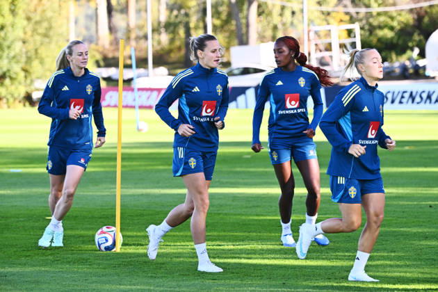 STOCKHOLM, SWEDEN, October 7, 2026 — Amanda Ilestedt, Nathalie Björn, Evelyn Ijeh, and Hanna Bennison as the women’s national team trains at Bosön ahead of the playoff for the 2027 World Cup. STOCKHOLM, SWEDEN x10090x Copyright: xClaudioxBresciani TTx THE WOMEN S NATIONAL TEAM TRAINS BEFORE THE PLAYOFFS