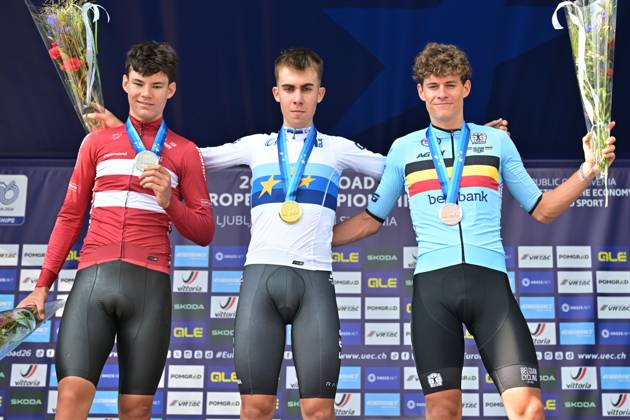 Denmark s Malthe Risbjerg; Spain s Benjamin Noval Suarez and Belgium s Vic De Smet celebrate on the podium of the Men Junior Individual Time Trial race (22km) at the cycling UEC Road European Championships, in Ljubljana, Slovenia, on Wednesday 7 October 2026. The UEC Road European Championships are taking place from 02 to 07 October in Ljubljana, Slovenia. DAVIDxPINTENS  x189038119x