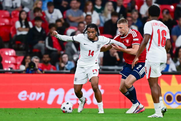England v Czechia, UEFA Nations League England midfielder Rio Ngumoha (14) battles for possession with Czechia defender Ondrej Kricfalusi (2) during the UEFA Nations League match between England and Czechia at Wembley Stadium, London, UK on 6 October 2026. London Wembley Stadium Greater London UK Editorial use only , Copyright: xDennisxGoodwinx PSI-24957-0072