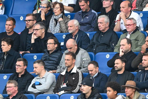 U-21 International Match 26–27: Germany vs. Georgia on October 6, 2026, at the SchücoArena in Bielefeld; L R: Hannes Wolf, Per Mertesacker, Andreas Rettig, Rudi Völler, and Peter Frymuth in the stands MT