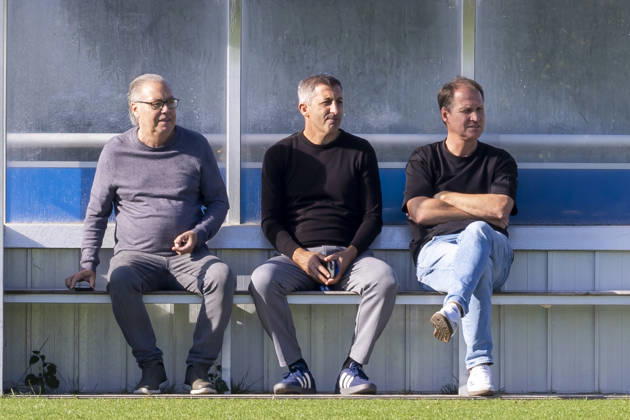 October 7, 2026, Soccer, FC Schalke 04 training session; from left: Scout Manfred Manni Dubski, FC Schalke 04; Director of Sports, NLZ, Ayhan Tumani, FC Schalke 04; Till Beckmann, Administrative Director of the NLZ at FC Schalke 04, Gelsenkirchen; FC Schalke 04 training facility, North Rhine-Westphalia, Germany; xRHR PHOTO YYx Copyright: RHR-FOTOx RHR-FOTO YY