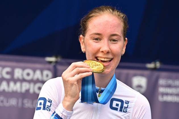 Netherlands Nienke Vinke celebrates on the podium after winning the Women U23 Individual Time Trial race (22km) at the cycling UEC Road European Championships, in Ljubljana, Slovenia, on Wednesday 7 October 2026. The UEC Road European Championships are taking place from 02 to 07 October in Ljubljana, Slovenia. DAVIDxPINTENS x189040145x