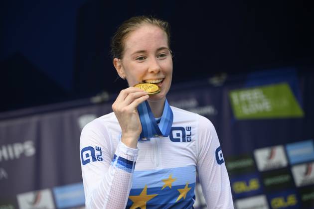 UEC 2026 Road European Championships Ljubljana 07 10 2026 SENCUR, SLOVENIA - OCTOBER 07 : gold medal Vinke Nienke (NED) pictured during the podium ceremony of the Individual Time Trial Women Under 23 at the 2026 UEC Road European Championships. An UCI Continental Championships time trial cycling race with start and finish in Sencur on October 7, 2026 in Sencur, Slovenia, 07 10 2026 Sencur Slovenia Copyright: xJanxDexMeuleneirx