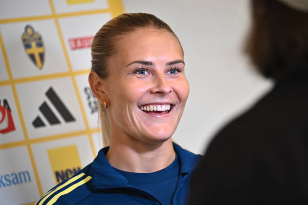 STOCKHOLM, SWEDEN, October 7, 2026: Amanda Nildén at a press conference following the women’s national team’s training session at Bosön ahead of the 2027 World Cup playoff. STOCKHOLM, SWEDEN x10090x Copyright: xClaudioxBresciani TTx THE WOMEN S NATIONAL TEAM TRAINS BEFORE THE PLAYOFFS