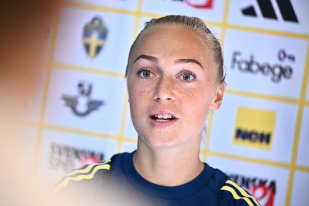 STOCKHOLM, SWEDEN, October 7, 2026 — Amanda Nildén at a press conference following the women s national team s training session at Bosön ahead of the 2027 World Cup playoff. STOCKHOLM, SWEDEN x10090x Copyright: xClaudioxBresciani TTx THE WOMEN S NATIONAL TEAM TRAINS BEFORE THE PLAYOFFS