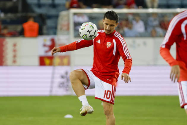 Enis Bardhi, North Macedonia, No. 10, warming up before kickoff, Switzerland, UEFA, Nations League, Matchday 4, Switzerland vs. North Macedonia, October 6, 2026, Lucerne Swissporarena, Switzerland Copyright: xGrantxHubbsx