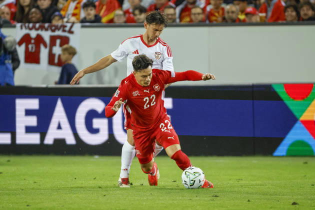 Fabian Rieder of Switzerland, 22, and Dimitar Mitrovski of North Macedonia, 20, in a one-on-one battle; Switzerland, UEFA, Nations League, Matchday 4, Switzerland vs. North Macedonia, October 6, 2026, Swissporarena, Lucerne, Switzerland Copyright: xGrantxHubbsx
