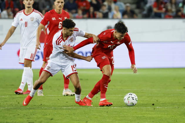 Agon Elezi of North Macedonia, 15, and Fabian Rieder of Switzerland, 22, in a one-on-one duel; Switzerland, UEFA, Nations League, Matchday 4, Switzerland vs. North Macedonia, October 6, 2026, Swissporarena, Lucerne, Switzerland Copyright: xGrantxHubbsx