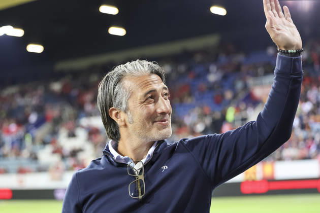 Murat Yakin, Switzerland, coach, with the fans before kickoff, Switzerland, UEFA, Nations League, Matchday 4, Switzerland vs. North Macedonia, October 6, 2026, Lucerne Swissporarena, Switzerland Copyright: xGrantxHubbsx