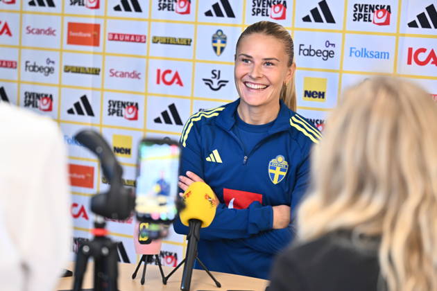 STOCKHOLM, SWEDEN, October 7, 2026: Amanda Nildén at a press conference following the women’s national team’s training session at Bosön ahead of the 2027 World Cup playoff. STOCKHOLM, SWEDEN x10090x Copyright: xClaudioxBresciani TTx THE WOMEN S NATIONAL TEAM TRAINS BEFORE THE PLAYOFFS