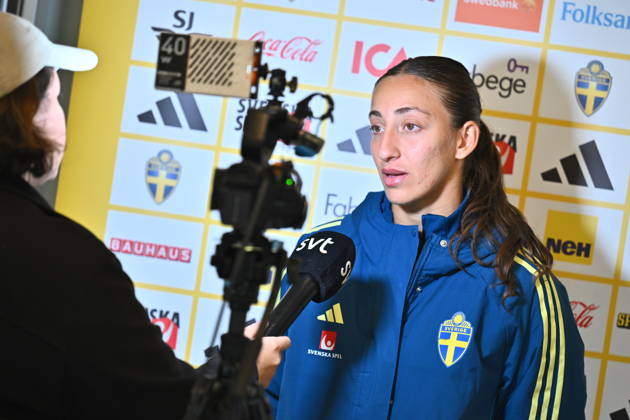 STOCKHOLM, SWEDEN, October 7, 2026: Amanda Nildén at a press conference following the women’s national team’s training session at Bosön ahead of the 2027 World Cup playoff. STOCKHOLM, SWEDEN x10090x Copyright: xClaudioxBresciani TTx THE WOMEN S NATIONAL TEAM TRAINS BEFORE THE PLAYOFFS