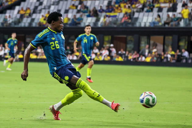 MIAMI, FL - OCTOBER 06: Carlos Andres Gomez 26 of Colombia kicks a ball during an International Friendly, Länderspiel, Nationalmannschaft soccer match between Colombia and Peru at NU Stadium on October 06, 2026 in Miami, Florida.(Photo by Chris Arjoon Icon Sportswire) SOCCER: OCT 06 Colombia vs Peru EDITORIAL USE ONLY Icon2610060000051