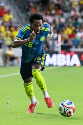 MIAMI, FL - OCTOBER 06: Carlos Andres Gomez 26 of Colombia controls a ball during an International Friendly, Länderspiel, Nationalmannschaft soccer match between Colombia and Peru at NU Stadium on October 06, 2026 in Miami, Florida.(Photo by Chris Arjoon Icon Sportswire) SOCCER: OCT 06 Colombia vs Peru EDITORIAL USE ONLY Icon2610060000063