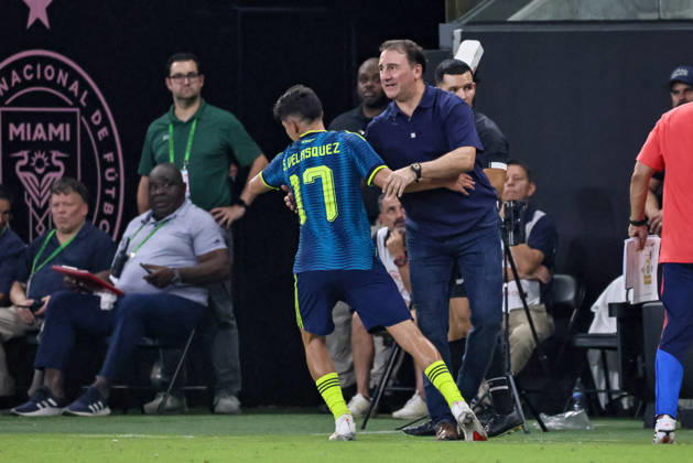MIAMI, FL - OCTOBER 06: Samuel Velasquez 17 of Colombia celebrates a goal scored with the manager NÃ stor Lorenzo of Colombia during an International Friendly, Länderspiel, Nationalmannschaft soccer match between Colombia and Peru at NU Stadium on October 06, 2026 in Miami, Florida.(Photo by Chris Arjoon Icon Sportswire) SOCCER: OCT 06 Colombia vs Peru EDITORIAL USE ONLY Icon2610060000068