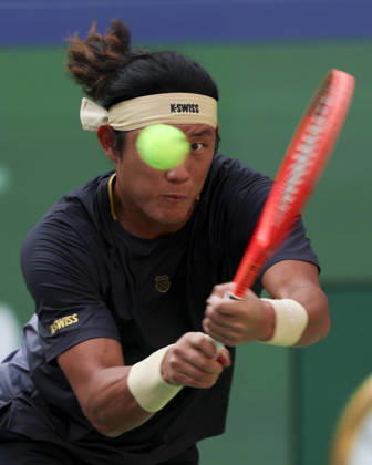 (261007) -- SHANGHAI, Oct. 7, 2026 -- Zhang Zhizhen hits a return during the men s singles first round match between Zhang Zhizhen of China and Tomas Machac of the Czech Republic at the 2026 ATP, Tennis Herren tour Shanghai Masters tennis tournament in Shanghai, China, Oct. 7, 2026. ) (SP)CHINA-SHANGHAI-TENNIS-SHANGHAI MASTERS-MEN S SINGLES (CN) WangxXiang