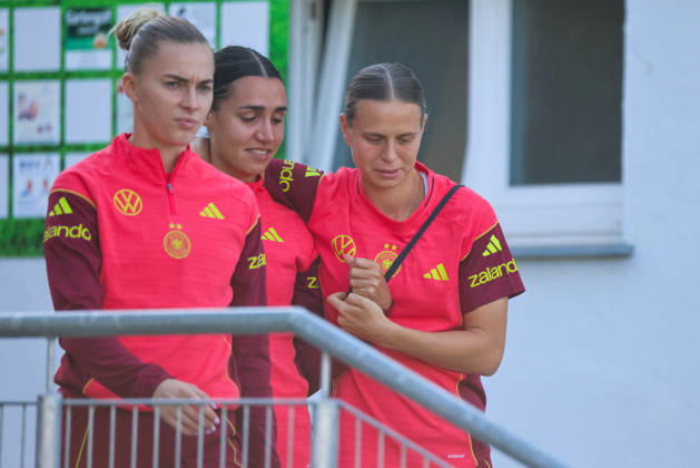 Eppelheim, Germany, October 7, 2026 German Women s National Soccer Team Training Friendly Match: Germany vs. Australia Pictured, from left: Laura Freigang (Germany), Bibiane Schulze Solano (Germany), and Klara Bühl (Germany) Copyright: HMBxMedia MadeleinexFantini