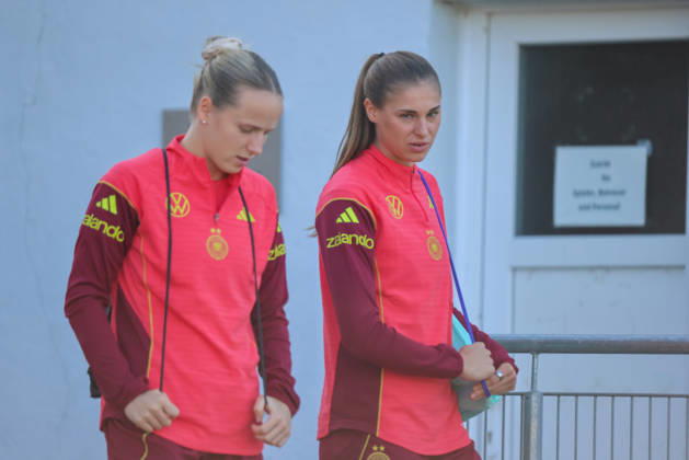 Eppelheim, Germany, October 7, 2026 German Women s National Soccer Team Training Friendly Match: Germany vs. Australia Pictured, from left: Franziska Kett (Germany) and Jule Brand (Germany) Copyright: HMBxMedia MadeleinexFantini